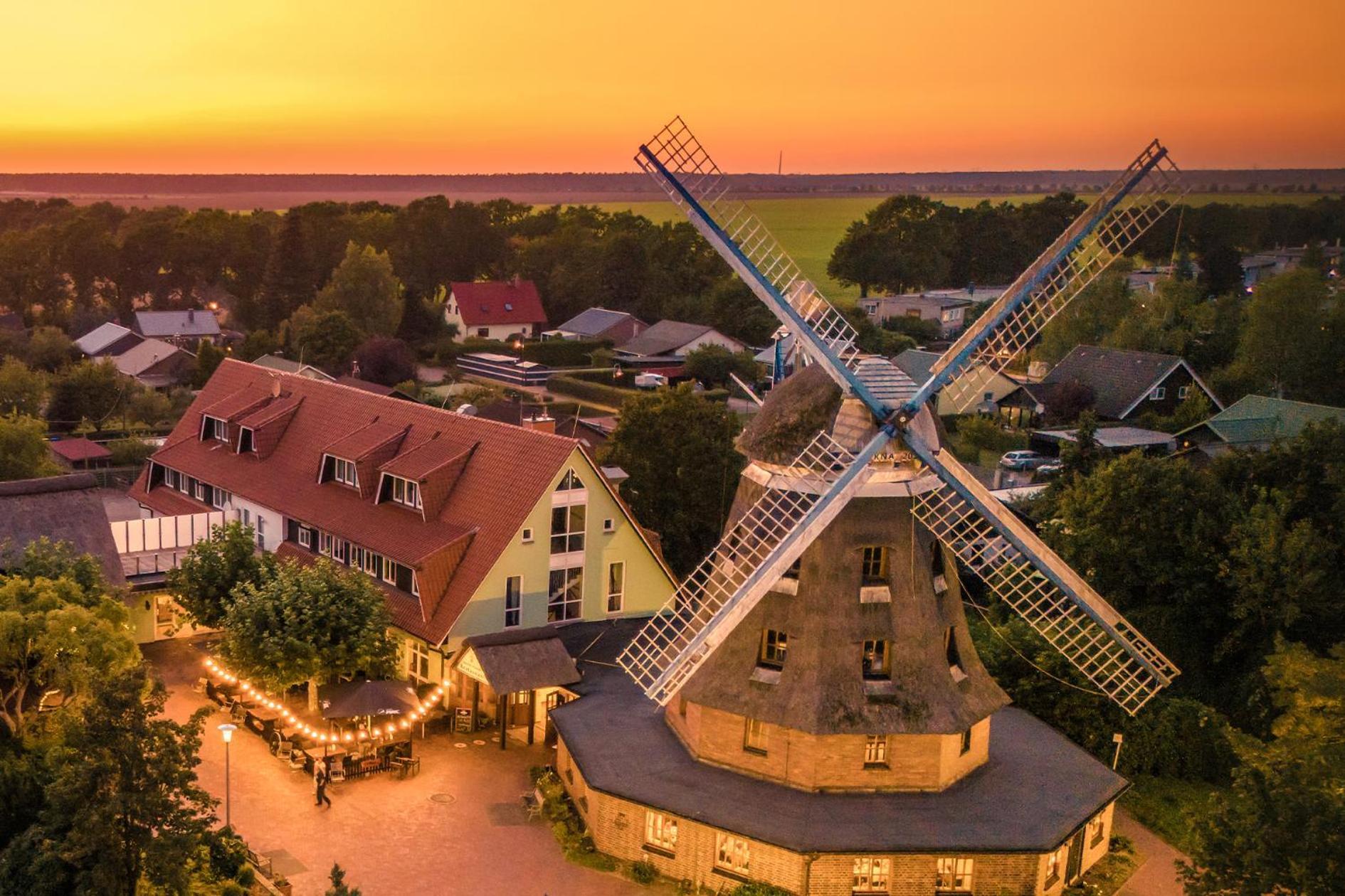 Landhotel Lewitz Mühle Banzkow Exterior foto